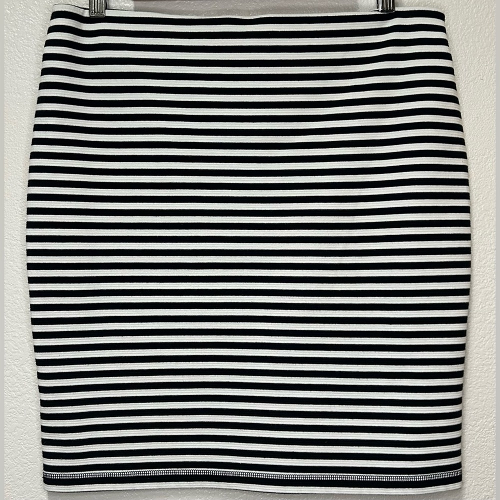 Old Navy Black White Striped Pencil Skirt pull on